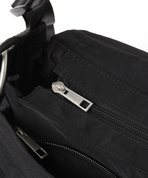 studio CLIP(スタディオクリップ)の「【軽量/500mlボトル収納可/10ポケット構造】からだよろこぶフラップショルダーバッグ(ショルダーバッグ・レディース・ブラック/ベージュ・FREE)」の10枚目の写真