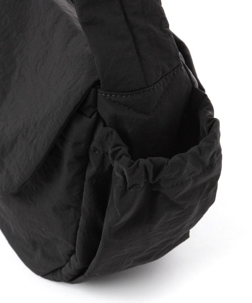 studio CLIP(スタディオクリップ)の「【軽量/500mlボトル収納可/10ポケット構造】からだよろこぶフラップショルダーバッグ(ショルダーバッグ・レディース・ブラック/ベージュ・FREE)」の13枚目の写真