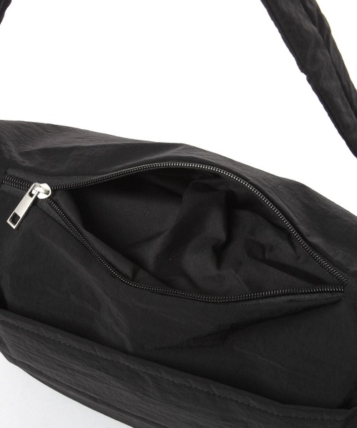 studio CLIP(スタディオクリップ)の「【軽量/500mlボトル収納可/10ポケット構造】からだよろこぶフラップショルダーバッグ(ショルダーバッグ・レディース・ブラック/ベージュ・FREE)」の15枚目の写真