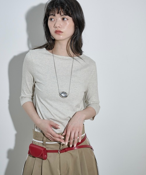 THE YOn(ザヨン)の「バックリボンオープンハーフスリーブTシャツ(Tシャツ/カットソー・レディース・ブラック×ホワイト/ブラック/オレンジ/オートミール・FREE)」の3枚目の写真