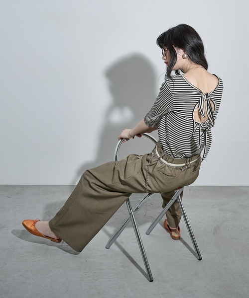 THE YOn(ザヨン)の「バックリボンオープンハーフスリーブTシャツ(Tシャツ/カットソー・レディース・ブラック×ホワイト/ブラック/オレンジ/オートミール・FREE)」の8枚目の写真