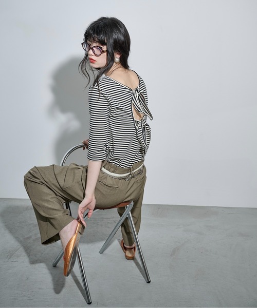 THE YOn(ザヨン)の「バックリボンオープンハーフスリーブTシャツ(Tシャツ/カットソー・レディース・ブラック×ホワイト/ブラック/オレンジ/オートミール・FREE)」の9枚目の写真