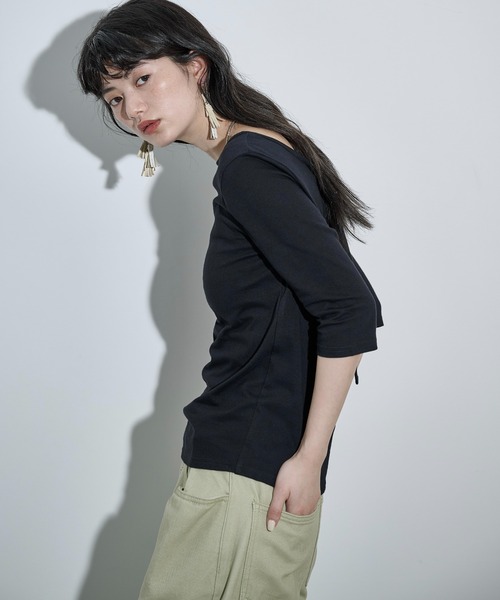 THE YOn(ザヨン)の「バックリボンオープンハーフスリーブTシャツ(Tシャツ/カットソー・レディース・ブラック×ホワイト/ブラック/オレンジ/オートミール・FREE)」の16枚目の写真