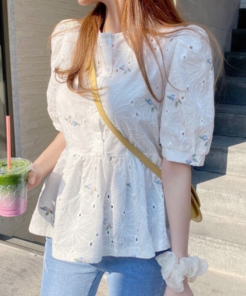 mielu(ミエル)の「フラワーレース半袖ブラウス(シャツ/ブラウス・レディース・ホワイト・MEDIUM/LARGE/X-LARGE)」の1枚目の写真
