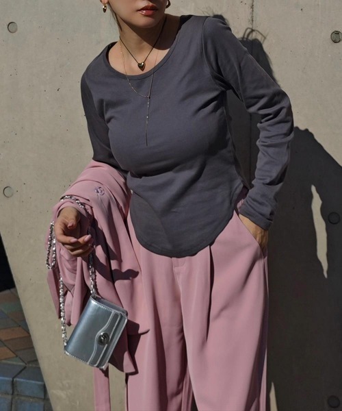 esutoreja(エストレジャ)の「ラウンドヘムベーシックトップス(Tシャツ/カットソー・レディース・グレー/ホワイト/チャコール・FREE)」の3枚目の写真