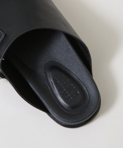 NANO universe（ナノユニバース）の「バックルモチーフカバーサンダル（サンダル・レディース・ブラック/シルバー・38/37/36）」の3枚目の写真