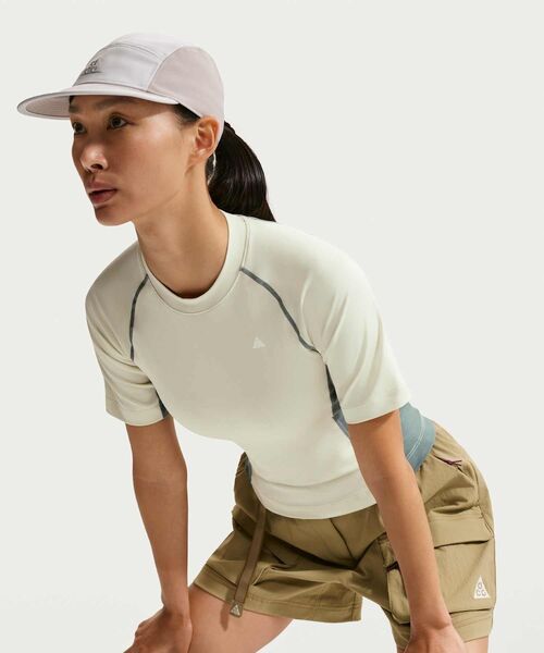 ACG（エィシージー）の「ナイキ ACG "Wildsee" ウィメンズ Dri-FIT ショートスリーブ インナー トップス / Nike ACG "Wildsee" Women's Dri-FIT Short-Sleeve Base Layer Top IO1461-020 Sea Glass（Tシャツ/カットソー・レディース・グリーン系その他2・XL/S/M/L/XS）」の2枚目の写真