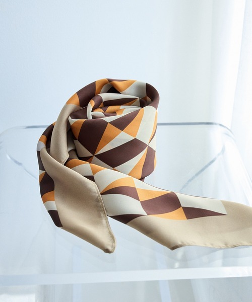 ROPE' PICNIC(ロペピクニック)の「幾何学柄スカーフ 90cm(バンダナ/スカーフ・レディース・ベージュ系その他/ブルー系その他4・FREE)」の2枚目の写真