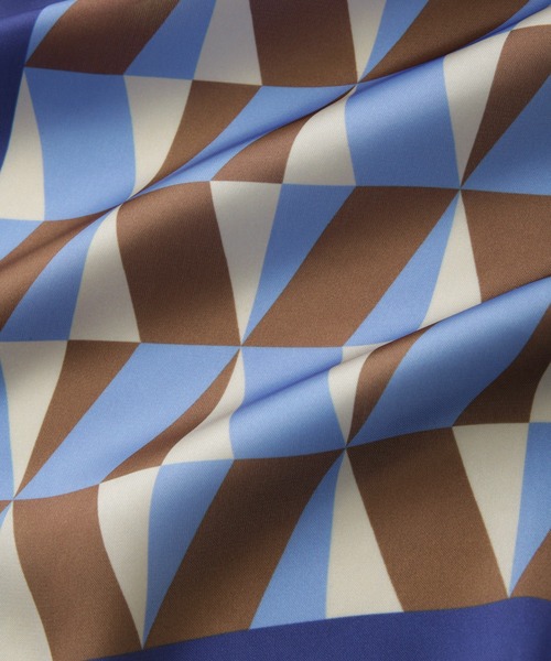 ROPE' PICNIC(ロペピクニック)の「幾何学柄スカーフ 90cm(バンダナ/スカーフ・レディース・ベージュ系その他/ブルー系その他4・FREE)」の6枚目の写真