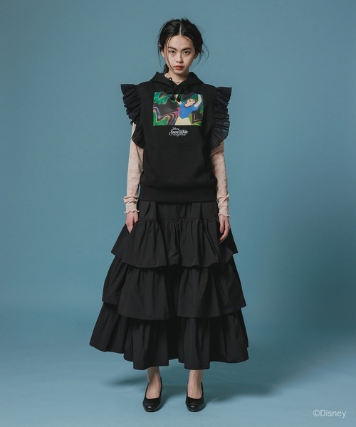 NON TOKYO（ノントーキョー）の「Disney 『Snow White』 NON TOKYO 　FRILL SLEEVE HOODIE（パーカー・レディース・ブラック/カーキ・FREE）」の3枚目の写真