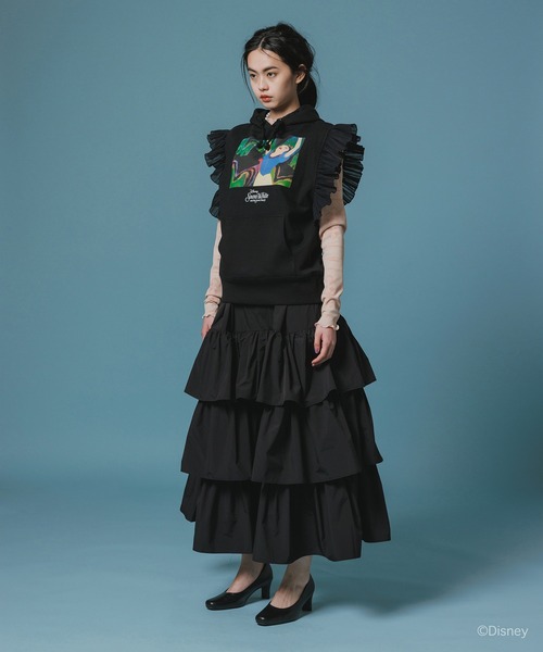 NON TOKYO（ノントーキョー）の「Disney 『Snow White』 NON TOKYO 　FRILL SLEEVE HOODIE（パーカー・レディース・ブラック/カーキ・FREE）」の4枚目の写真