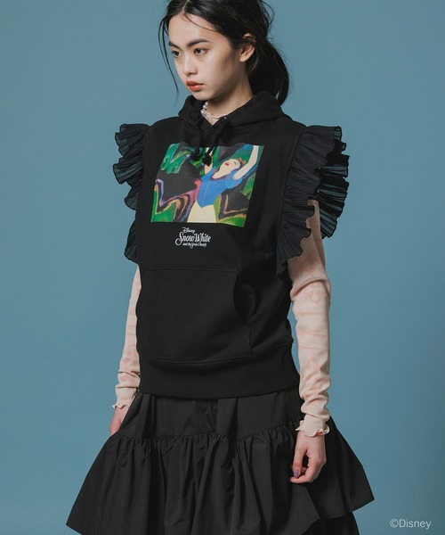 NON TOKYO（ノントーキョー）の「Disney 『Snow White』 NON TOKYO 　FRILL SLEEVE HOODIE（パーカー・レディース・ブラック/カーキ・FREE）」の6枚目の写真