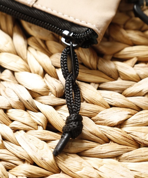 FUNALIVE（ファンアライブ）の「SNOOPY スヌーピー パスポーチ RE-PET リール付き（パスケース・レディース・グレー/ベージュ・FREE）」の12枚目の写真