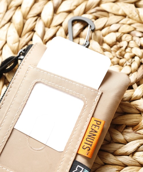 FUNALIVE（ファンアライブ）の「SNOOPY スヌーピー パスポーチ RE-PET リール付き（パスケース・レディース・グレー/ベージュ・FREE）」の8枚目の写真