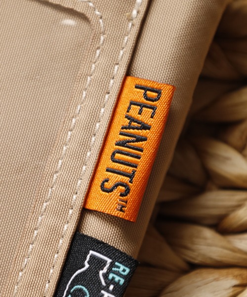 FUNALIVE（ファンアライブ）の「SNOOPY スヌーピー パスポーチ RE-PET リール付き（パスケース・レディース・グレー/ベージュ・FREE）」の9枚目の写真