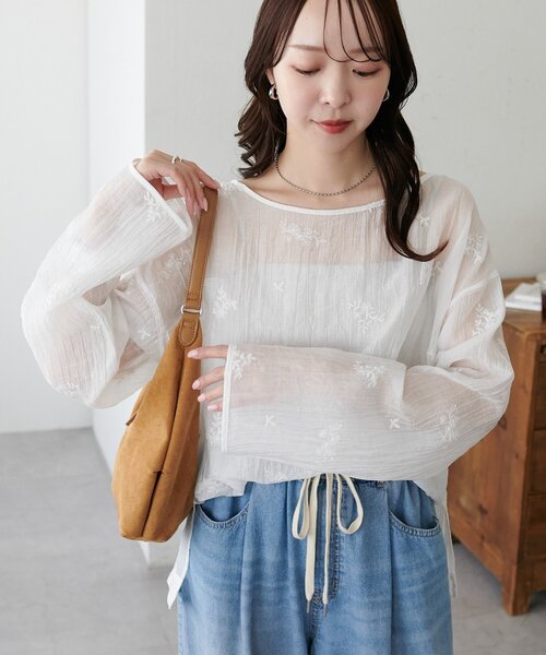 DISCOAT（ディスコート）の「【WEB限定】花柄刺繍シアーブラウス（シャツ/ブラウス・レディース・オフホワイト/ブラック/アイボリー・FREE）」の6枚目の写真