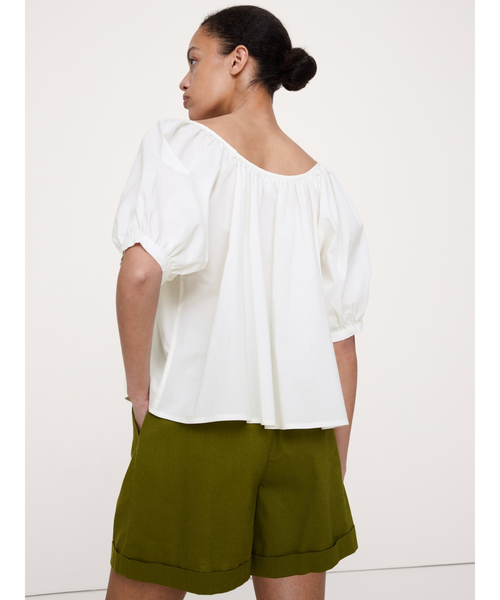 Banana Republic(バナナリパブリック)の「ブリージー コットン スクープネックトップ(Tシャツ/カットソー・レディース・ブラック/ホワイト・L/XS/M/S)」の4枚目の写真