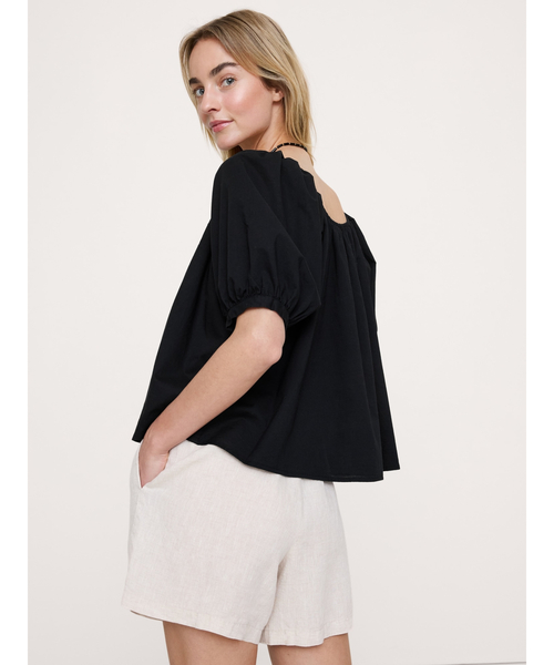 Banana Republic(バナナリパブリック)の「ブリージー コットン スクープネックトップ(Tシャツ/カットソー・レディース・ブラック/ホワイト・L/XS/M/S)」の5枚目の写真