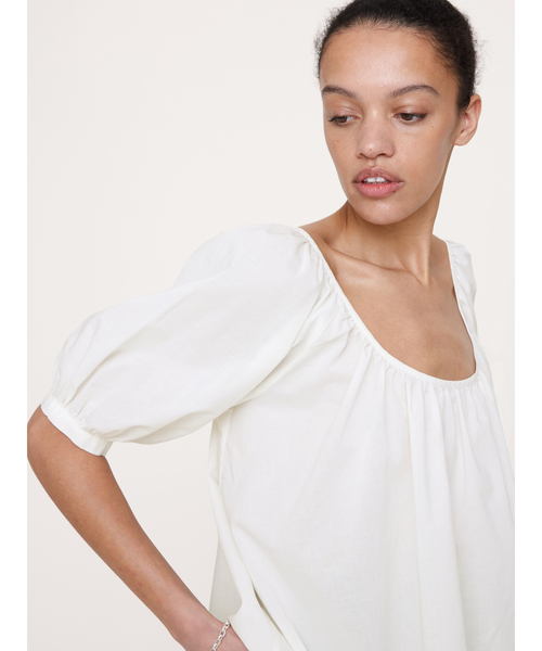 Banana Republic(バナナリパブリック)の「ブリージー コットン スクープネックトップ(Tシャツ/カットソー・レディース・ブラック/ホワイト・L/XS/M/S)」の6枚目の写真