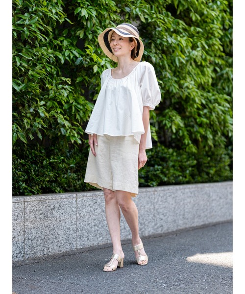 Banana Republic(バナナリパブリック)の「ブリージー コットン スクープネックトップ(Tシャツ/カットソー・レディース・ブラック/ホワイト・L/XS/M/S)」の3枚目の写真
