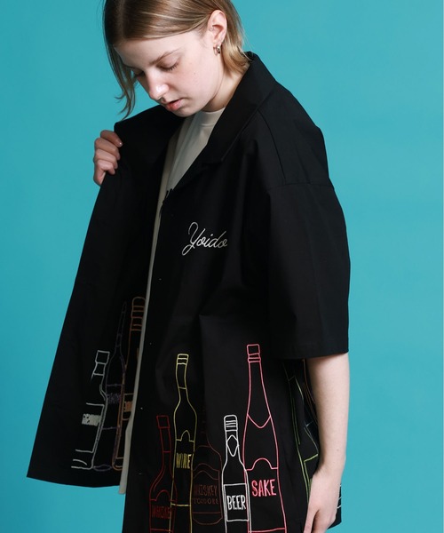 JACKROSE(ジャックローズ)の「YOIDORE 酒ボトル 刺繍シャツ(シャツ/ブラウス・メンズ・ブラック・M/L/XL)」の1枚目の写真