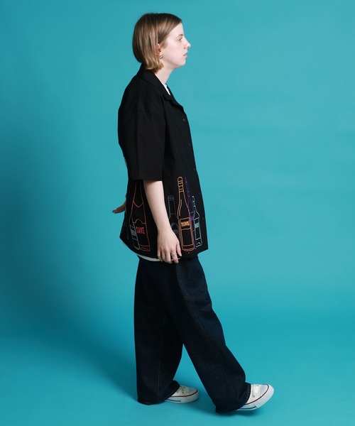 JACKROSE(ジャックローズ)の「YOIDORE 酒ボトル 刺繍シャツ(シャツ/ブラウス・メンズ・ブラック・M/L/XL)」の3枚目の写真