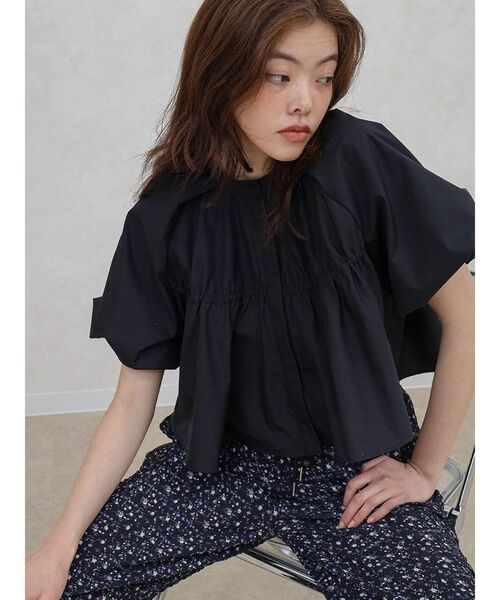 FIKA.(フィーカ)の「Cropped volume-sleeve blouse(シャツ/ブラウス・レディース・オフホワイト/イエロー系その他4/ブラック・FREE)」の11枚目の写真