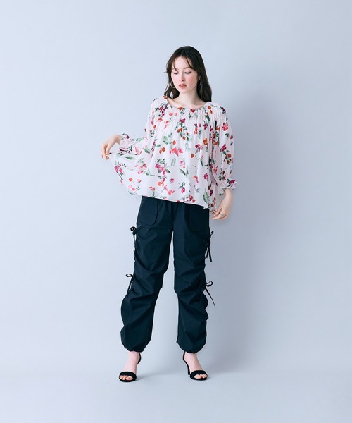 Audie a Muses(オーディアミューズ)の「サイドリボンカーゴパンツ(カーゴパンツ・レディース・ブラウン/ブラック・38/36/42)」の12枚目の写真