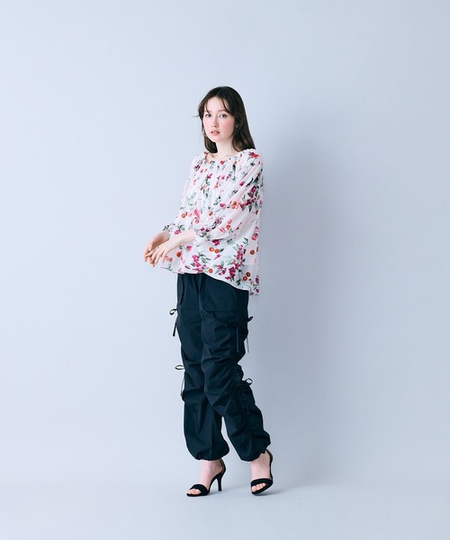 Audie a Muses(オーディアミューズ)の「サイドリボンカーゴパンツ(カーゴパンツ・レディース・ブラウン/ブラック・38/36/42)」の13枚目の写真