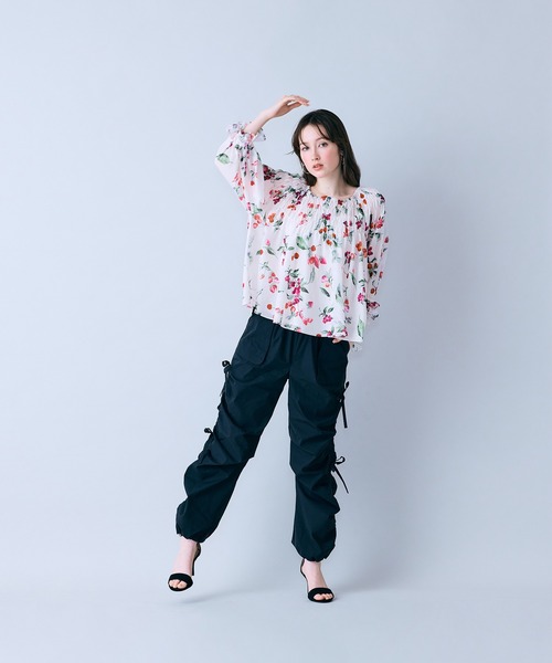 Audie a Muses(オーディアミューズ)の「サイドリボンカーゴパンツ(カーゴパンツ・レディース・ブラウン/ブラック・38/36/42)」の14枚目の写真