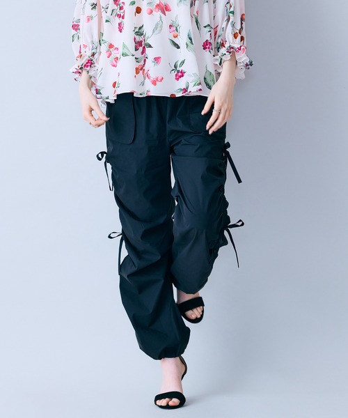 Audie a Muses(オーディアミューズ)の「サイドリボンカーゴパンツ(カーゴパンツ・レディース・ブラウン/ブラック・38/36/42)」の17枚目の写真