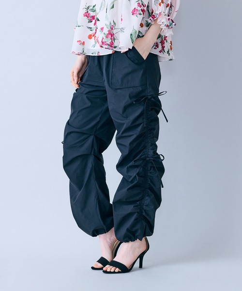 Audie a Muses(オーディアミューズ)の「サイドリボンカーゴパンツ(カーゴパンツ・レディース・ブラウン/ブラック・38/36/42)」の19枚目の写真