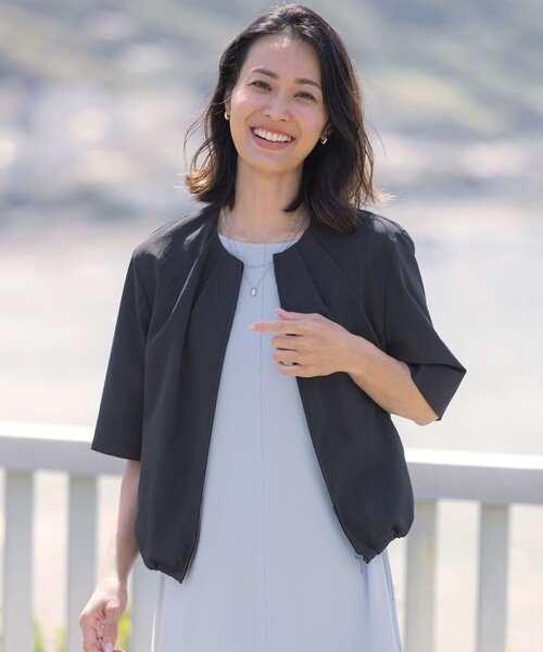 J.PRESS Ladies(J.プレス レディス)の「【季節の変わり目に】アキハ BREEZE COOL ノーカラー ブルゾン(ブルゾン・レディース・ライトグレー系/グレー系/ブラウン系・XS)」の2枚目の写真