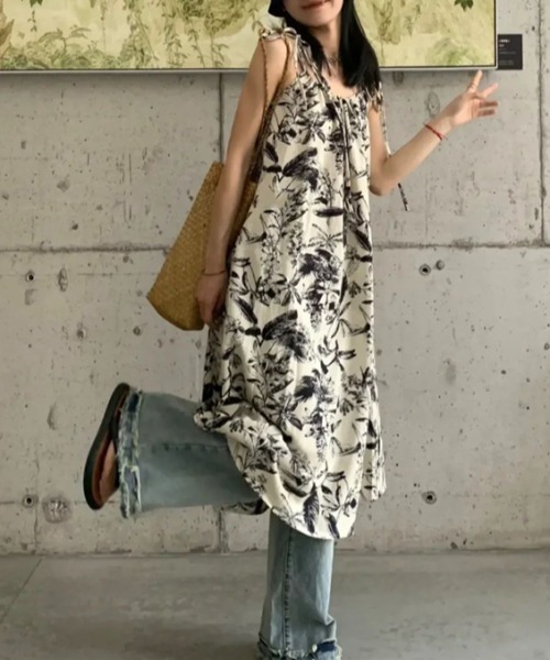 LUCPY（ラクピー）の「リーフプリントキャミソールワンピース（ワンピース・レディース・ホワイト・XX-LARGE/X-LARGE/LARGE/MEDIUM）」の3枚目の写真