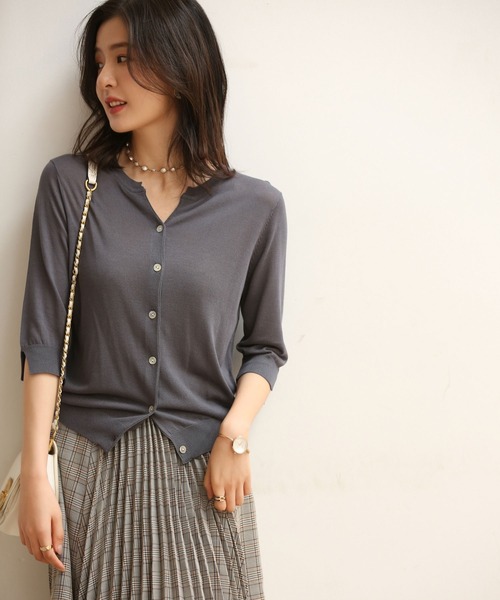 DRESS PLUS（ドレスプラス）の「【接触冷感】スキッパーネックサマーニットカーディガン（カーディガン/ボレロ・レディース・ブラック/チャコールグレー/ブルー/ホワイト/グリーン/ラベンダー/ベージュ/ネイビー/パープル・M/L）」の4枚目の写真