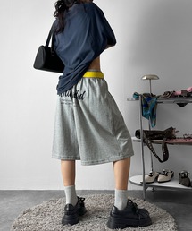 【楽ちんボトムス】バックレタリングスウェットバミューダパンツ / ハーフパンツ バックロゴ バックプリント ストリート カジュアル 韓国 Y2K 海外ガール スウェット レタリング プリント ひも付き 膝下 配色 通気性 2カラー ブラック グレー