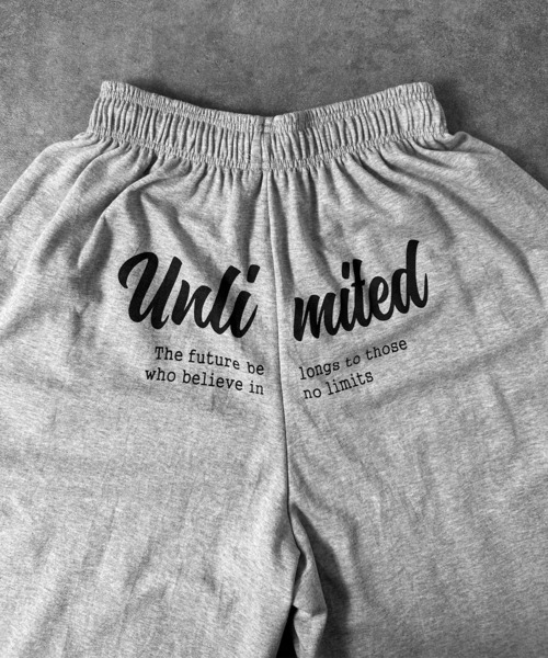 MATU:TA（マトゥータ）の「【楽ちんボトムス】バックレタリングスウェットバミューダパンツ / ハーフパンツ バックロゴ バックプリント ストリート カジュアル 韓国 Y2K 海外ガール スウェット レタリング プリント ひも付き 膝下 配色 通気性 ２カラー ブラック グレー（スウェットパンツ・レディース・グレー/ブラック・FREE）」の17枚目の写真