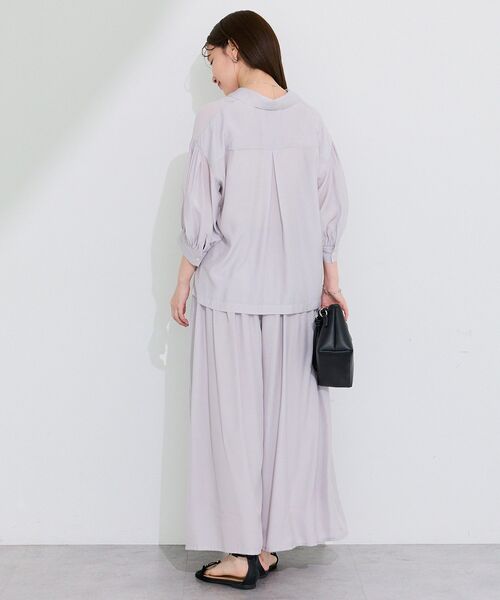 Green Parks(グリーンパークス)の「接触冷感シルキータッチローンオープンカラーシャツ(シャツ/ブラウス・レディース・グレイッシュベージュ/ブラック/ブルー・FREE)」の7枚目の写真