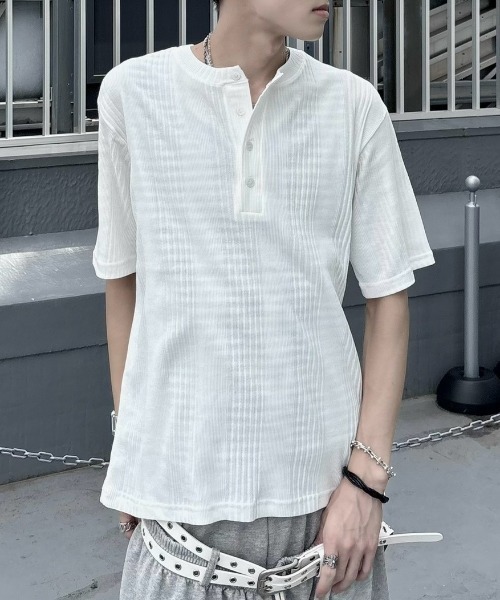 Never mind the XU / Chikashitsu+(ネバーマインド ザ エックスユー / チカシツプラス)の「【nmtc+】Ribbed Henley Neck Tee / 【エヌエムティーシープラス】リブヘンリーネックTシャツ(Tシャツ/カットソー・メンズ・チャコール/アイボリー/ブラック・ONE SIZE)」の2枚目の写真