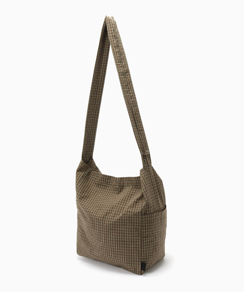 B.C STOCK(ベーセーストック)の「fellowww / フェロー CHECKERED SHOULDER BAG(ショルダーバッグ・メンズ・ブラウン/ネイビー/サックスブルー・FREE)」の1枚目の写真