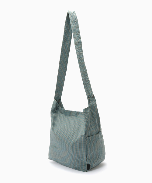 B.C STOCK(ベーセーストック)の「fellowww / フェロー CHECKERED SHOULDER BAG(ショルダーバッグ・メンズ・ブラウン/ネイビー/サックスブルー・FREE)」の3枚目の写真