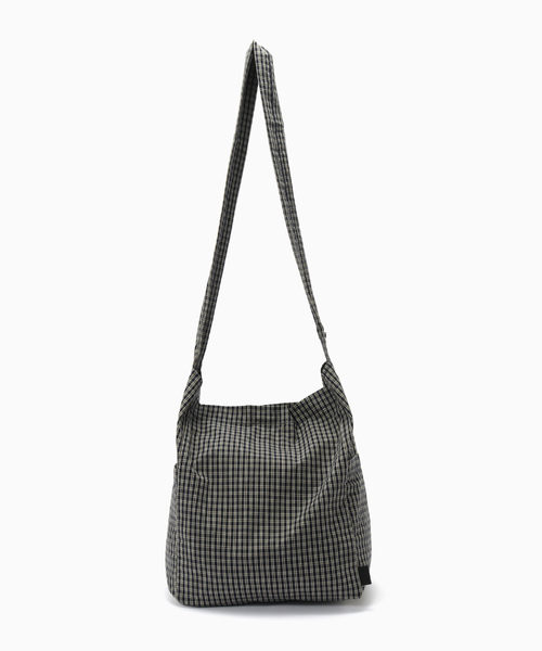 B.C STOCK(ベーセーストック)の「fellowww / フェロー CHECKERED SHOULDER BAG(ショルダーバッグ・メンズ・ブラウン/ネイビー/サックスブルー・FREE)」の4枚目の写真