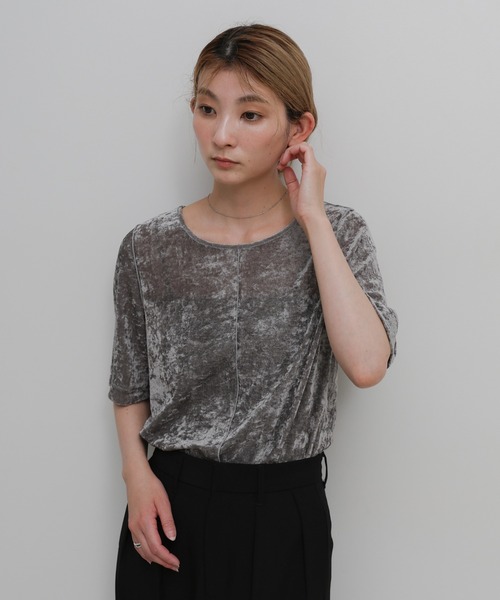 select MOCA(セレクトモカ)の「【ZOZO限定】センターラインシアーベロアトップス(Tシャツ/カットソー・レディース・ブラウン/グレー/ブラック・FREE)」の7枚目の写真