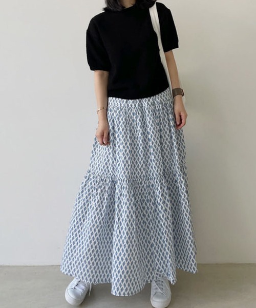 2ly2（トゥーリートゥー）の「総柄ティアードロングスカート フレアスカート ウエストゴム マキシ丈（スカート・レディース・グリーン/ホワイト・FREE）」の2枚目の写真