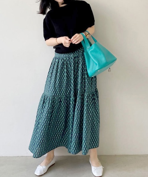 2ly2（トゥーリートゥー）の「総柄ティアードロングスカート フレアスカート ウエストゴム マキシ丈（スカート・レディース・グリーン/ホワイト・FREE）」の13枚目の写真