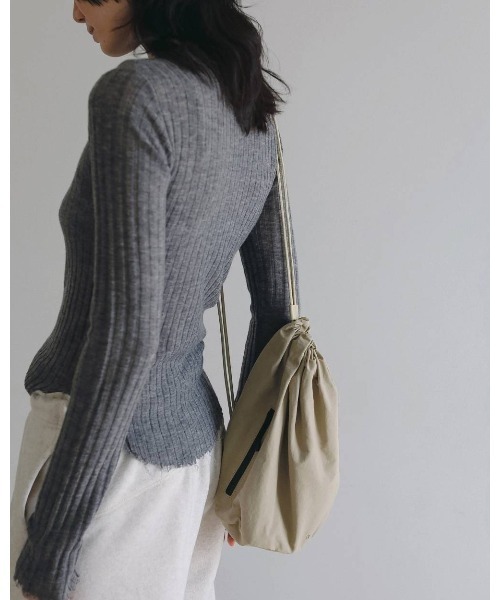 anuke(アンヌーク)の「anuke Nylon Knapsack(ショルダーバッグ・レディース・ベージュ/ブラック・FREE)」の10枚目の写真