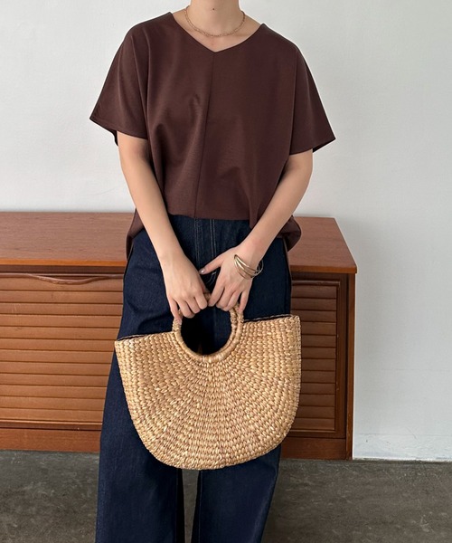 Doux archives（ドゥアルシーヴ）の「とろみＶネックカットソートップス（Tシャツ/カットソー・レディース・ブラウン/チャコールグレー/モカ・FREE）」の18枚目の写真