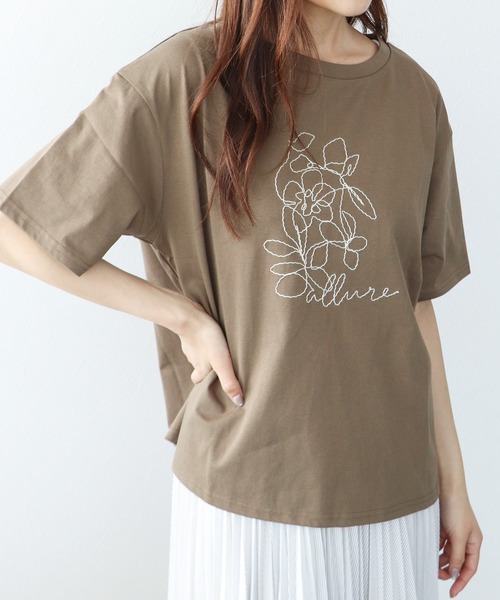 Jines(ジネス)の「刺繍Tシャツ(Tシャツ/カットソー・レディース・ホワイト/チャコールグレー/モカ・38)」の3枚目の写真