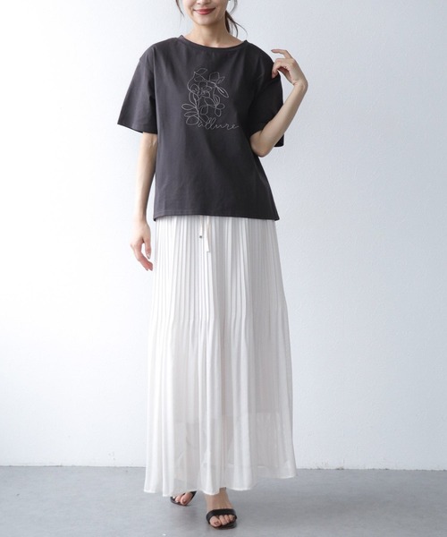 Jines(ジネス)の「刺繍Tシャツ(Tシャツ/カットソー・レディース・ホワイト/チャコールグレー/モカ・38)」の8枚目の写真