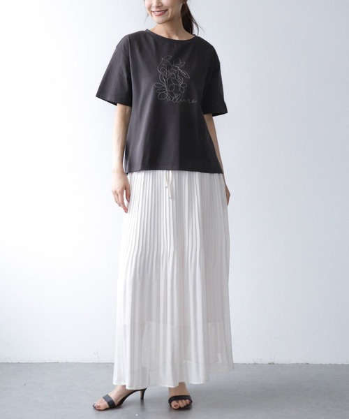 Jines(ジネス)の「刺繍Tシャツ(Tシャツ/カットソー・レディース・ホワイト/チャコールグレー/モカ・38)」の9枚目の写真